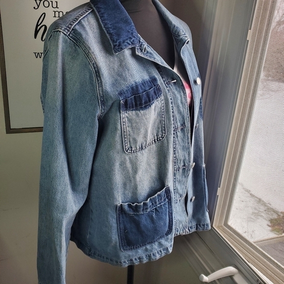 Old Navy Jean Jacket, Distressed with Pocket Blocking Size Large - Picture 8 of 11